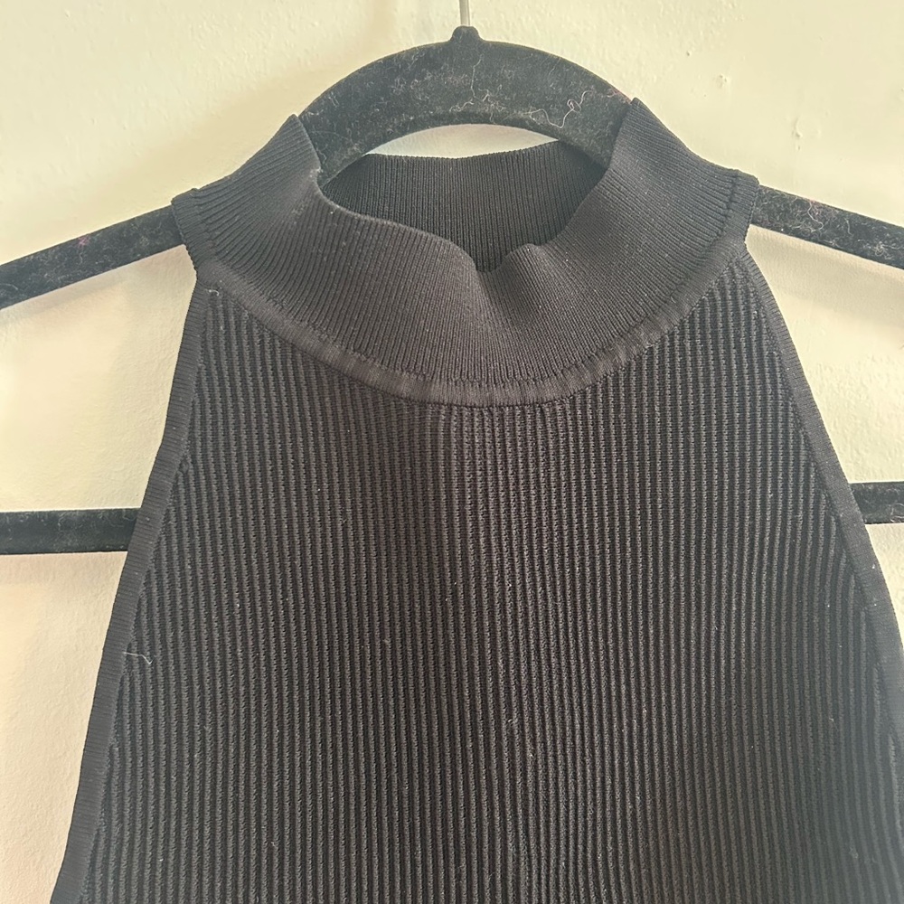 Babaton Black Ribbed Crop Top - Picture 2 of 4